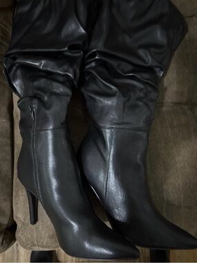 Women's Black Pointed-Toe High-Heel Boots